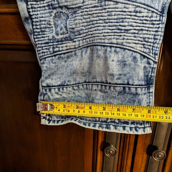 Thrill Nation distressed Jean shorts - Picture 4 of 7